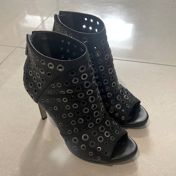 BCBG MAXAZRIA size 7 - Picture 1 of 4